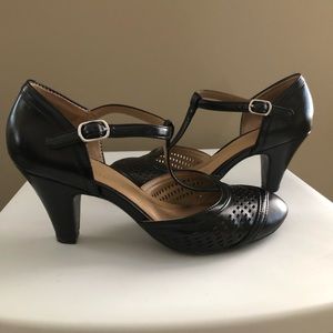 Naturalizer Black T- Strap Heels